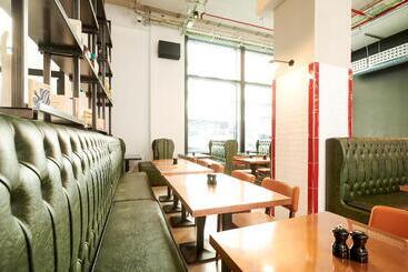 هاستل Generator Madrid