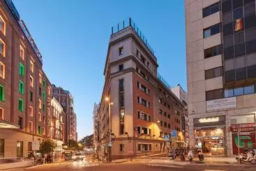 هاستل Generator Madrid