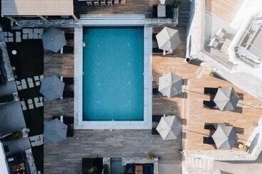 هتل Seascape Luxury Residences