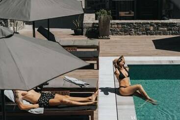 Отель Seascape Luxury Residences