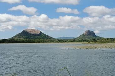 Hotell Sigiriya Rock Gate Resort