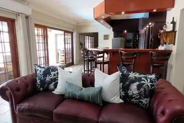 Hotel Wild Dog Guest Lodge