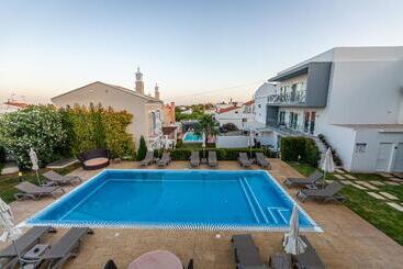 פנסיון Guest House Boliqueime