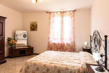 Hotel Agriturismo Stovali Da Lustrinu