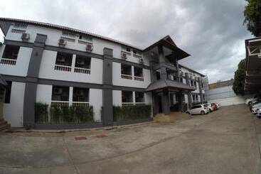 Hotelli Future Place Mansion Ubon