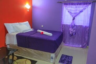 هتل Km Executive Lodge