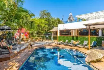 هتل Aquarius Backpackers Resort
