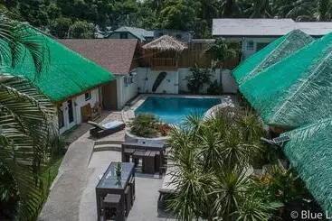 هتل Out Of The Blue Resort
