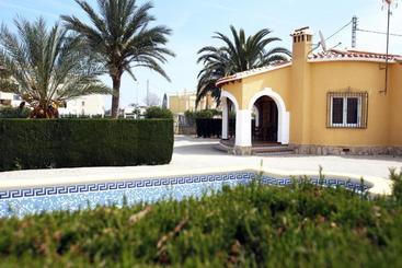 هتل Villa Estanyo