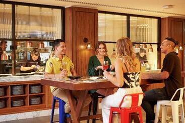 Отель Doubletree By Hilton Perth Northbridge