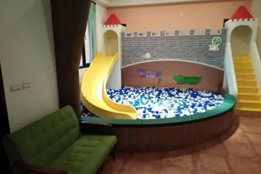 تختخواب و صبحانه Orange Castle