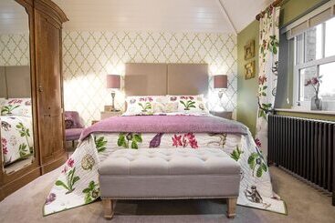 Coach House Boutique B&b