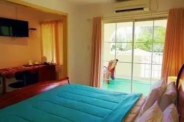 ホテル Robyanne S Lodge & Restaurant