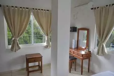 Pensión Chez Payet Airport Guesthouse