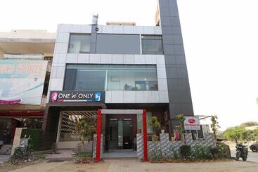 Hotell Oyo 11717 Gold Inn