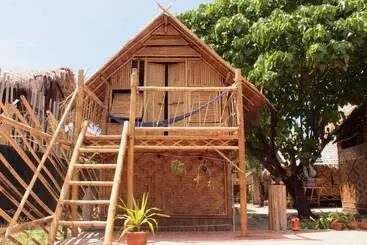 هتل Captain Yut S Bungalow