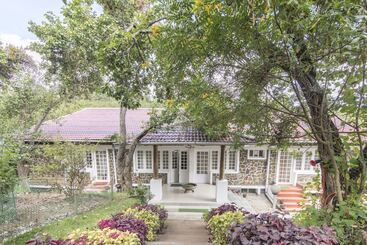 Hotel Guesthouser 1 Br Farmhouse C09a