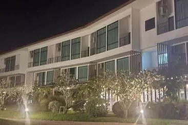 Hotelli The Beach Resort & Residence   Sha Plus