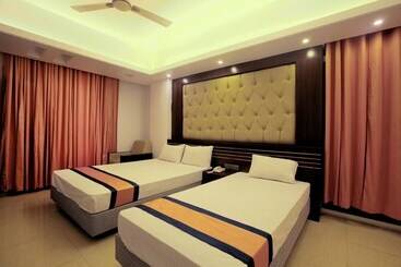 فندق Cox West Inn