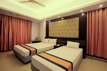 Hotelli Cox West Inn