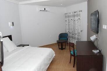 هتل Maranatha Suites