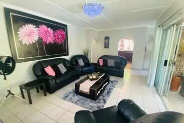 ツーリストアパートメント Pelican S Nest Holiday Home St Lucia