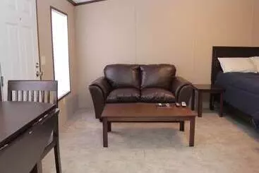 ツーリストアパートメント Desert Meadow Lodge