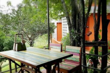 Hotel Baan Phuchalianglom