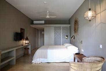 Kirimizi   Hotel & Restaurante