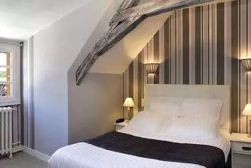 ホテル Auberge Savoie‑villars