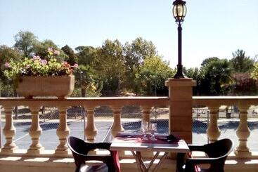 فندق Logis Hôtel & Restaurant Le Pardaillan