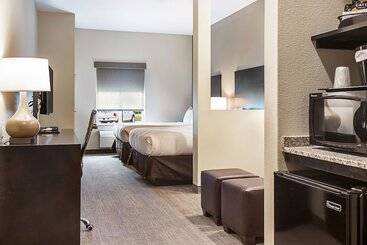 فندق Comfort Suites