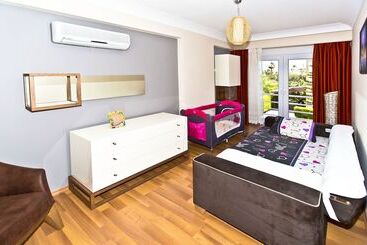 آپارتمان‌های توریست‌ها Paradise Town Villa Premium