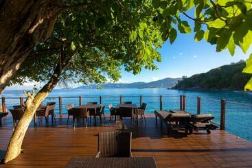 Шале Anse Soleil Beachcomber Hotel And Self Catering