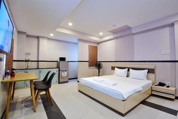 Bin Bin Hotel 5   Near Lotte Mart D7