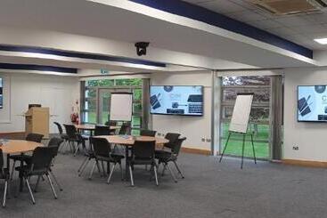 هتل Cim Business Centre