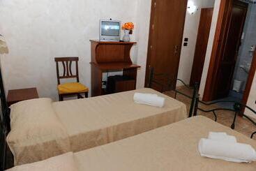 Отель La Cometa