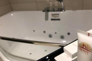 Hotel Monty Suites & Golf