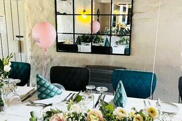 膳宿费 Crooklands