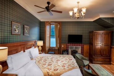 펜션 The Whispering Pine Lodge