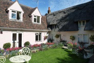 بنسيون The Willows Guest House