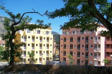 هتل آپارتمان Vanina Park