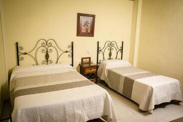 פנסיון Hostal Restaurante El Paso