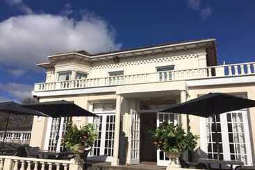 פנסיון Munstone House