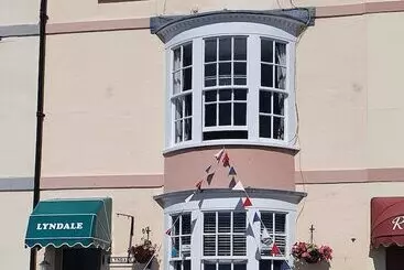 تختخواب و صبحانه Lyndale Guest House
