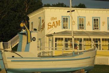 ユースホステル Auberge Du Café Chez Sam