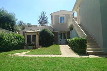 Пансион La Villa Del Mare