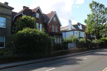 פנסיון Acorn Lodge Guest House