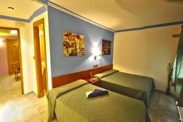 Majatalo Hostal Apolo Trece