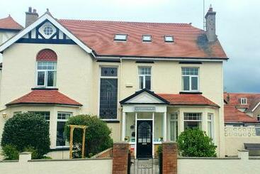 펜션 Cleave Court Guest House